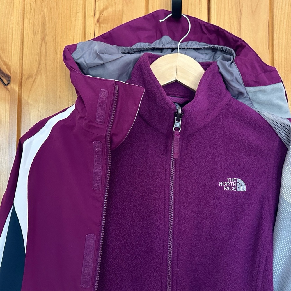 North Face 3 in 1 girls waterproof ski jacket with hood zip in/out fleece jacket